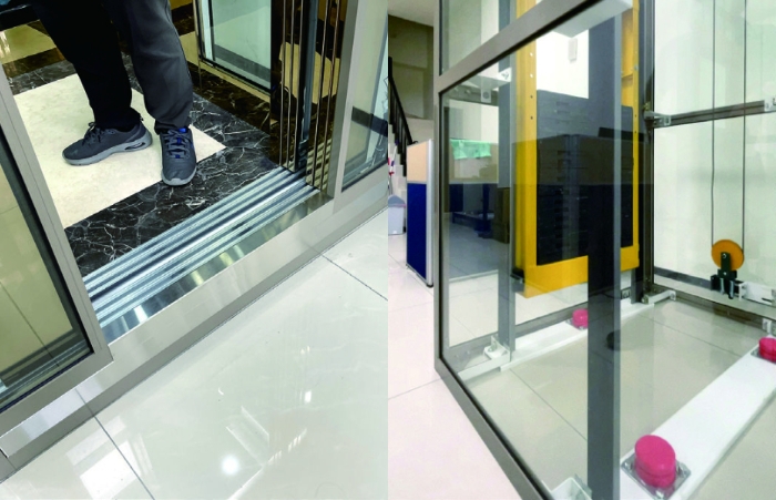 對重型無機坑電梯底部：下方需安裝緩衝器與底樑，所以車廂地面會離地20公分。有些廠牌只安裝緩衝器沒有底樑，故僅需離地15公分。（產品示範：啟揚電梯 圖片來源：《讓家照顧你的後半輩子》）