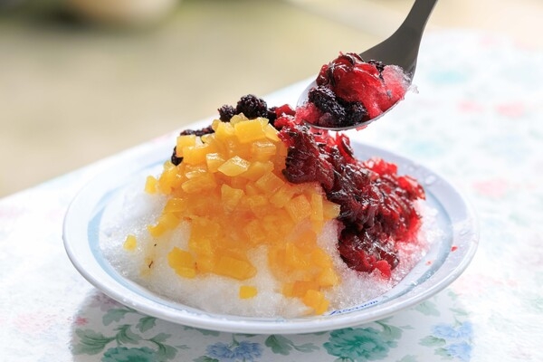 刨冰配上阿麗手做配料，入口後甘甜清涼。（圖片來源：葉琳喬攝） 