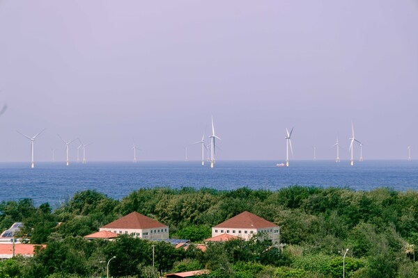 走上平台那一刻，遼闊的海景，讓人忍不住想多看幾眼。（圖片來源：葉琳喬攝） 