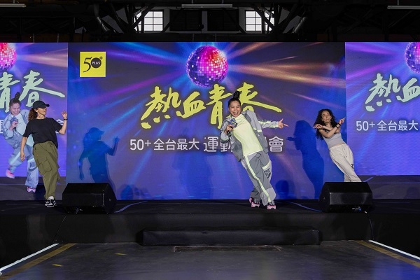 Dimple小慧（中）的熱力街舞趴，體驗酷帥有態度的美式街舞。（圖片來源：易志強攝影工作室） 