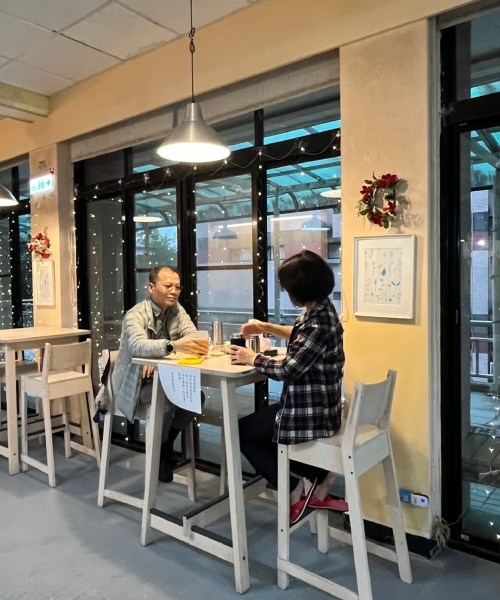 溫馨的交誼廳。（圖片來源：范愛嫻） 
