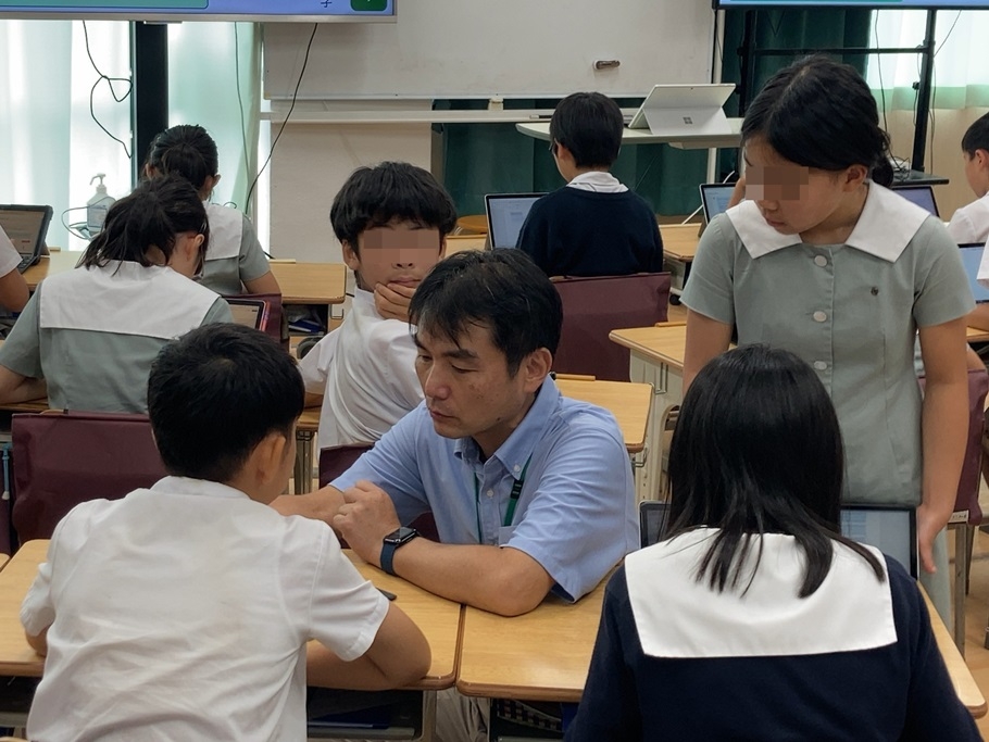 在日本教育界,鈴木秀樹是少數真正把生成式AI帶進小學教室第一線的老師。