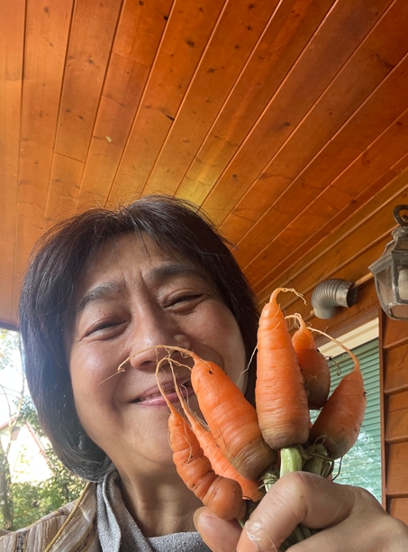 工作之餘，楊麗音將許多心力投注於菜園之中。她也因此獲得許多人生體悟。（圖片來源：楊麗音）