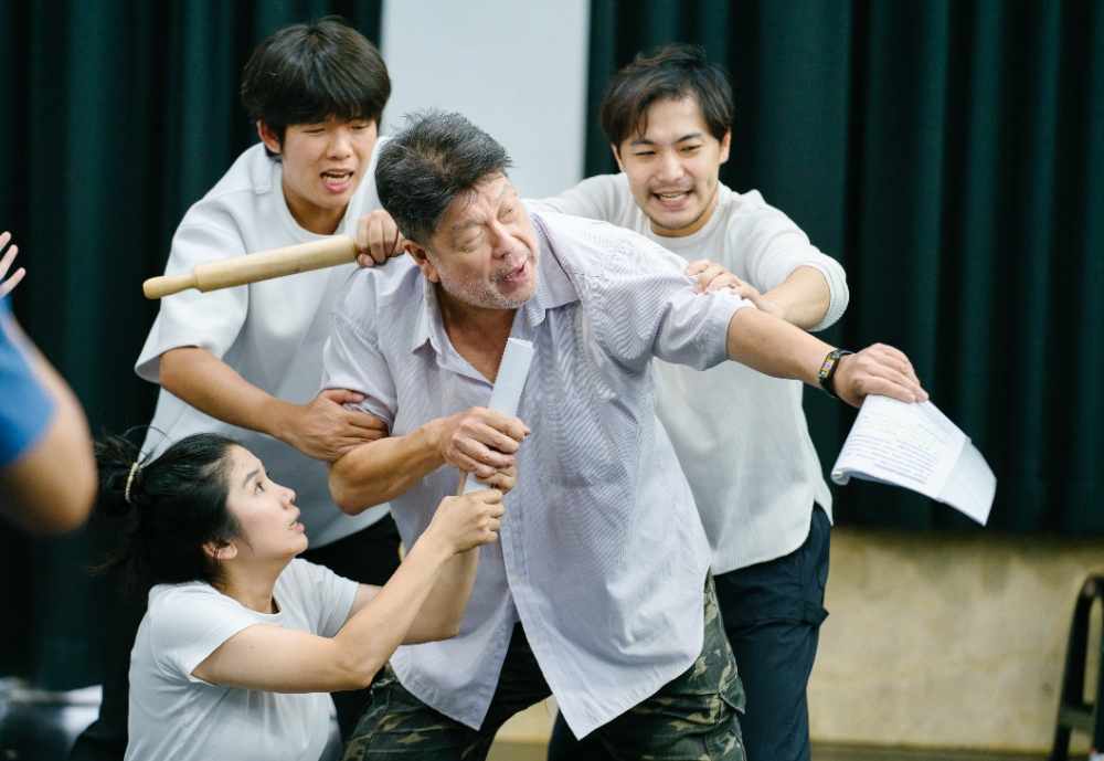 羅北安在《人間條件三》中飾演外省老兵「山東仔」，因戰爭被迫離鄉，在台灣獨自生活。（圖片來源：綠光劇團）