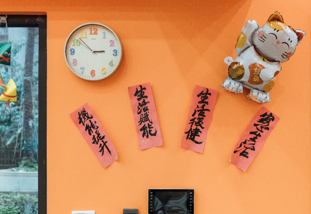 日照中心積極幫長者復能，照理說該獎勵。但在現行政策中，反而會造成補助變少、收入減少的矛盾情況。（圖片來源：日常散步．李盈靜攝）