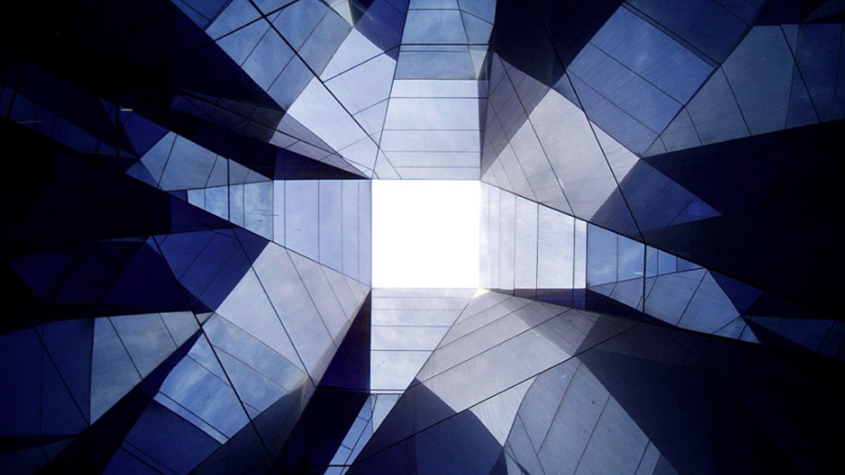 飛越恐慌的企業重生術：四個步驟，重新啟動組織