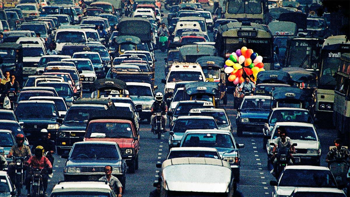 官僚巨擘人人愛？