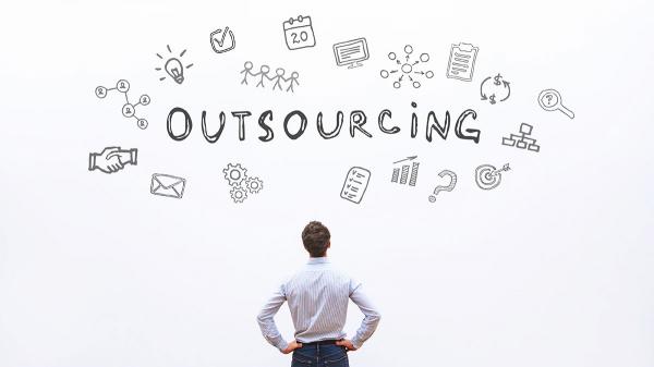 研發擴編？外包研發？