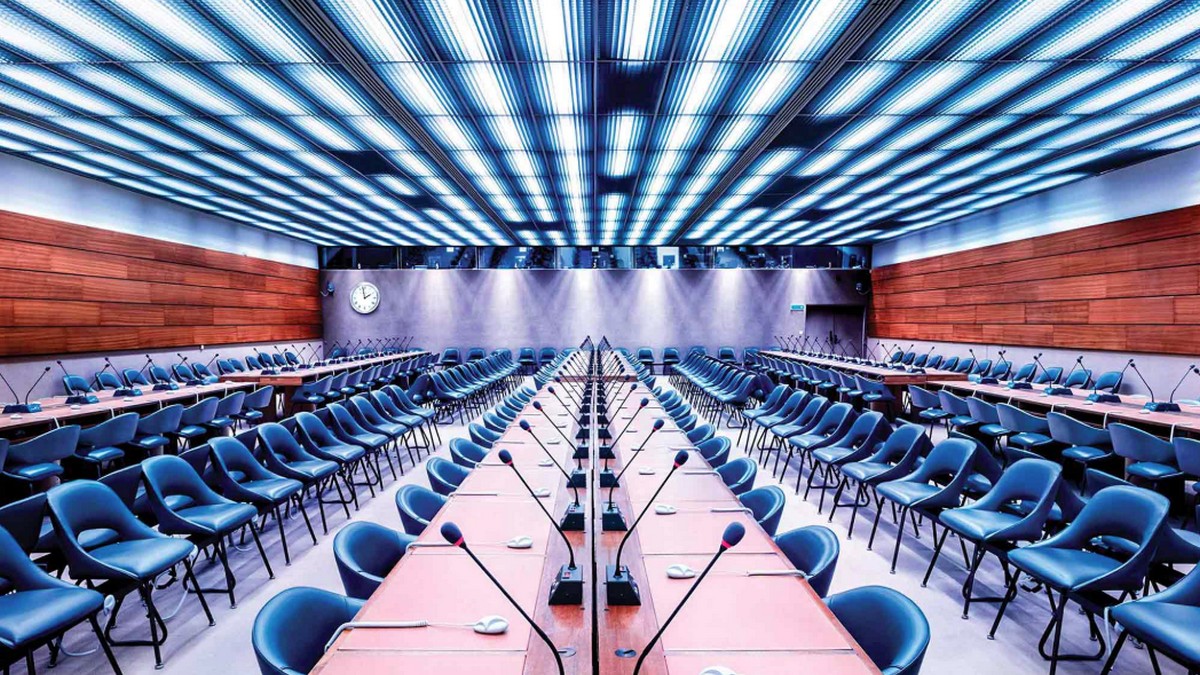 當國際貿易遇上國際局勢：飛越政治拚經濟