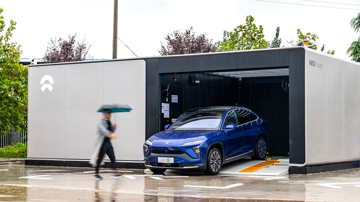 充電外的選擇：中國蔚來汽車無需下車就能換電池