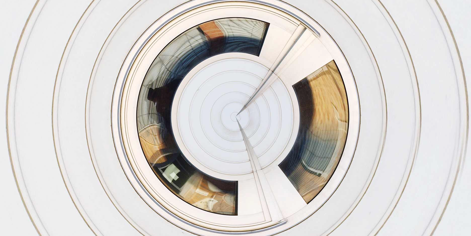 管理數位超級強權