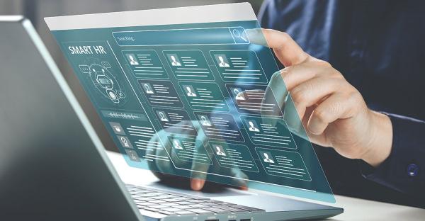 我要招募誰，由AI說了算？