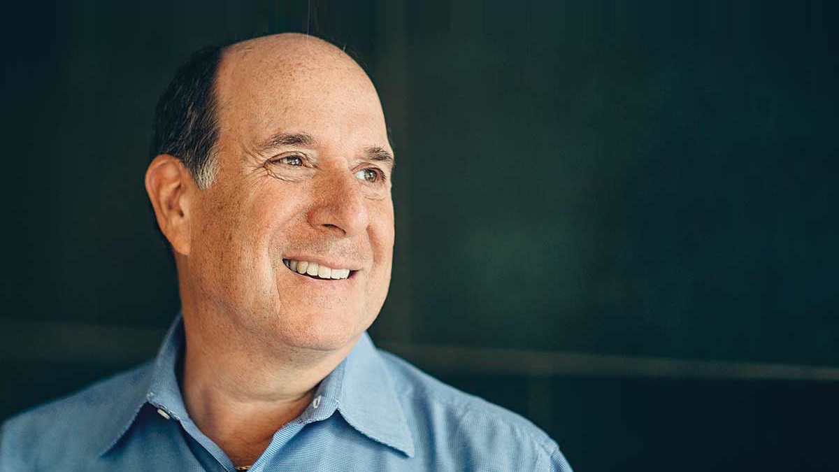 他推行無限制休假政策，讓員工休假休到飽