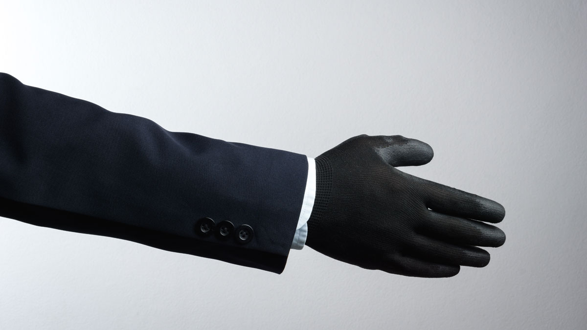 戴上絲絨手套的鐵手