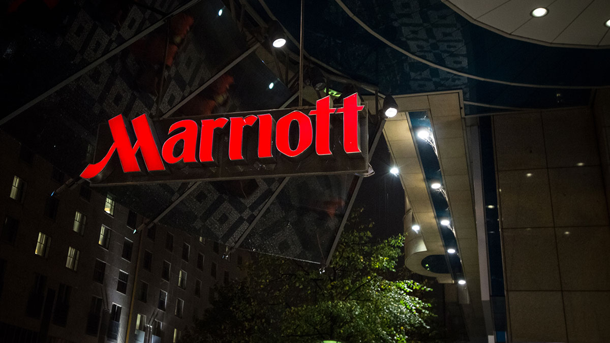 遭遇「扶不起的下一代」時，萬豪如何忍痛抉擇交棒？